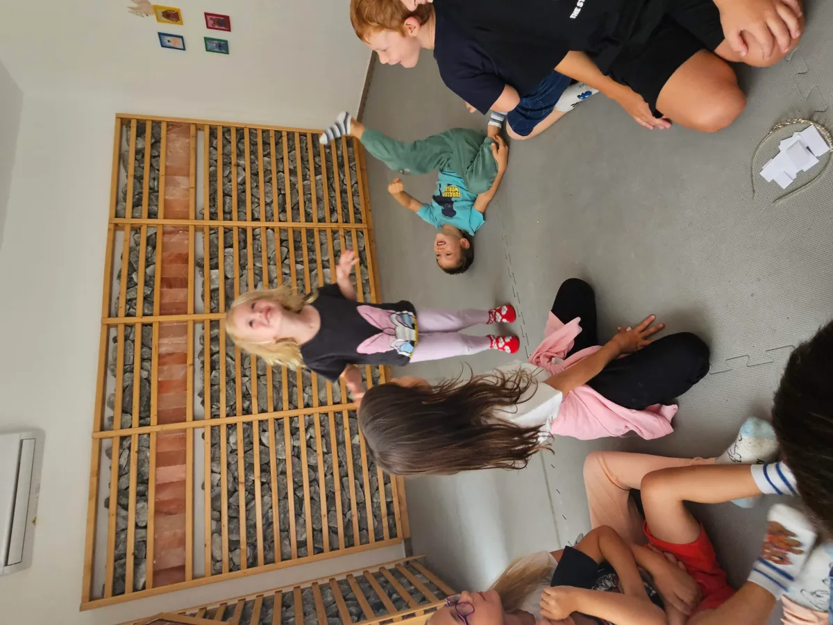 Mozgásfejlesztő játék a teremben