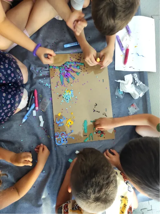 Kreatív kézműves foglalkozás – gyerekek közös alkotása